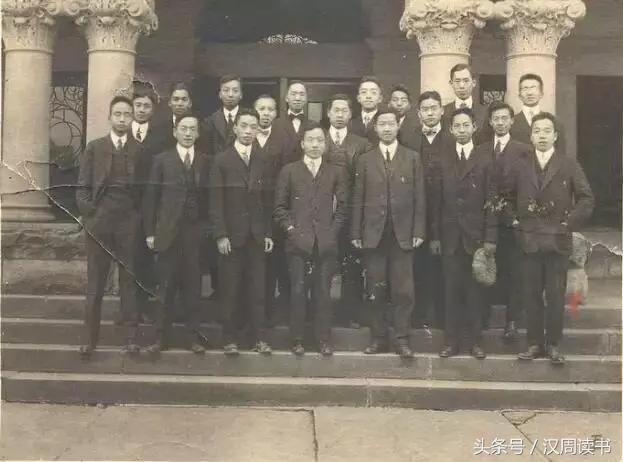 民国最朋克夫妻我老公抽烟爆粗玩女儿但他是个天才