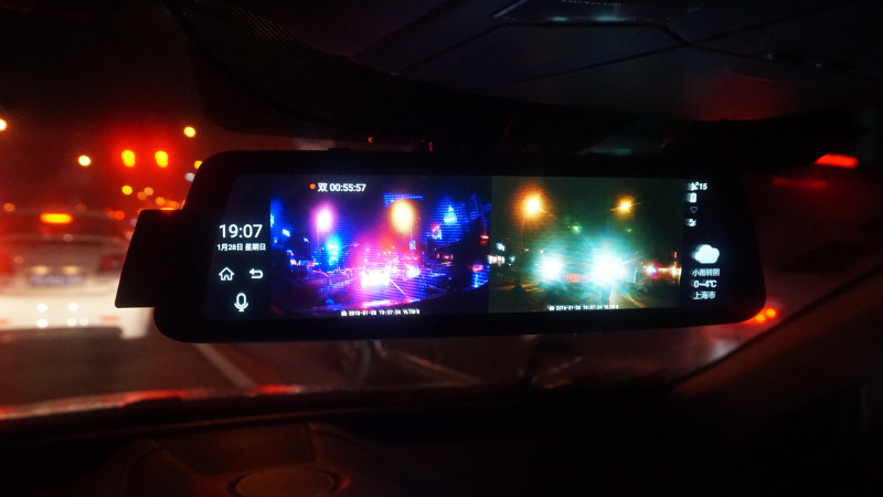 全面屏与后视镜的组合，威路特M8带来更安全的行车体验