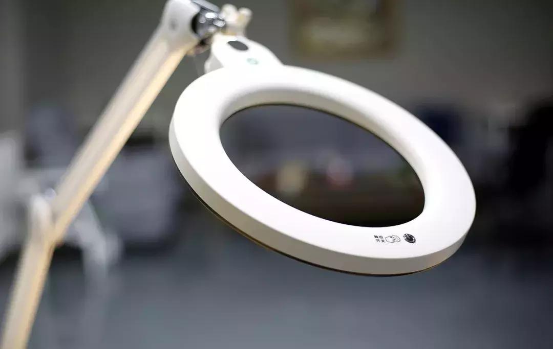 爱德华医生护眼台灯使用角度,爱德华医生护眼台灯新款