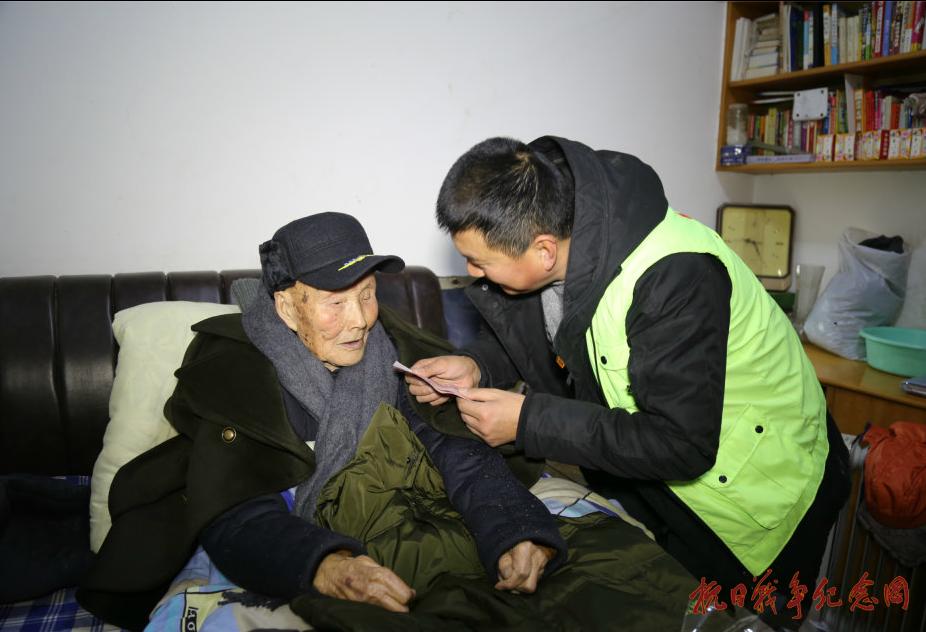 抗战老兵钟开荣,抗战老兵李炳坤