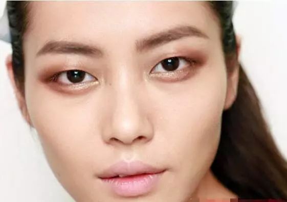 刘雯的单眼皮就是王道,刘雯的脸型适合什么妆容
