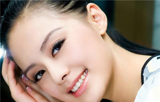 阿娇晒出刮痧照片，看第一眼以为是生牛肉！网友担心影响生孩子