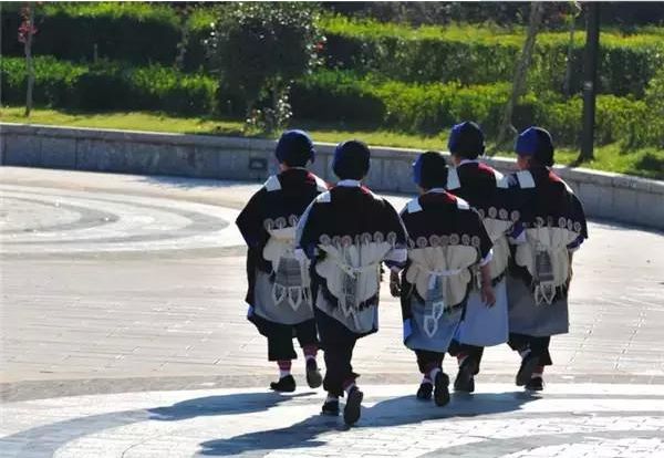 揭秘丽江男人“好吃懒做”的真实内幕！