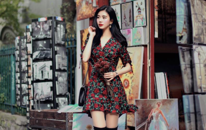 玫瑰花悄然绽放，爱意缠绕上身