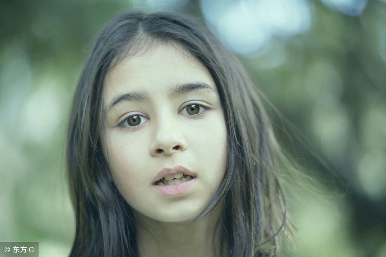 女孩被陌生男人租回家过年，分文没收，倒贴红包2千元