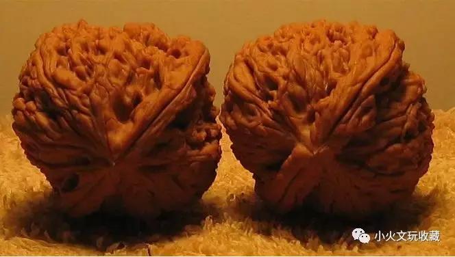 文玩核桃有点小崩尖,小火说