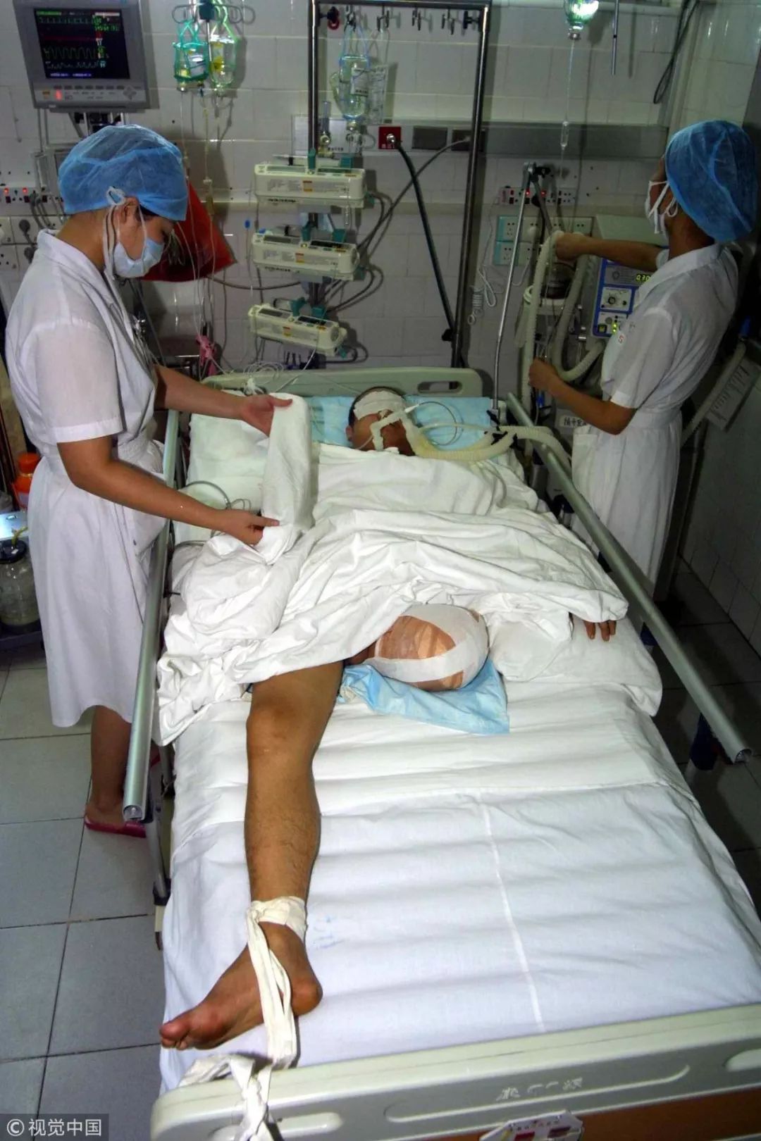 两岁孩子被父母用开水灌喉治病，偏方真会害死人