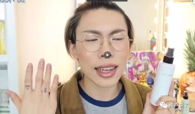 黄脸婆成时尚新宠？阿玛尼、香奈儿凭啥宠溺才17万粉丝的他？