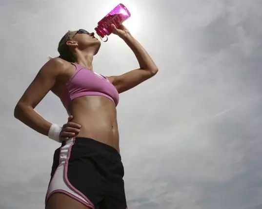 球场喝的饮料,球场饮啤酒