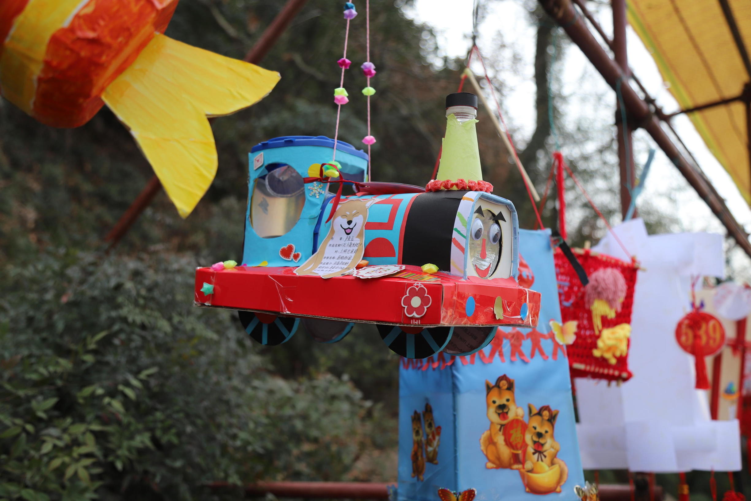 废物利用元宵节花灯手工制作,废物利用元宵花灯手工制作