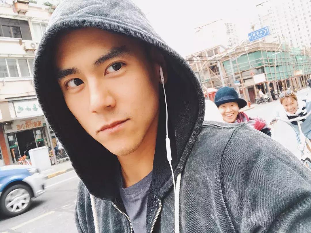 教你一招简单拍出漂亮的自拍照,如何拍出好看的自拍照