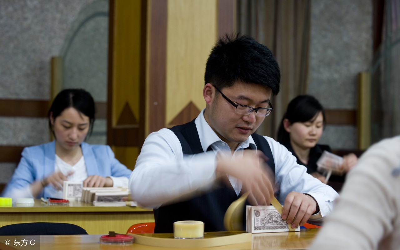 外包比正式员工工资高互联网,为什么外包比正式员工省钱