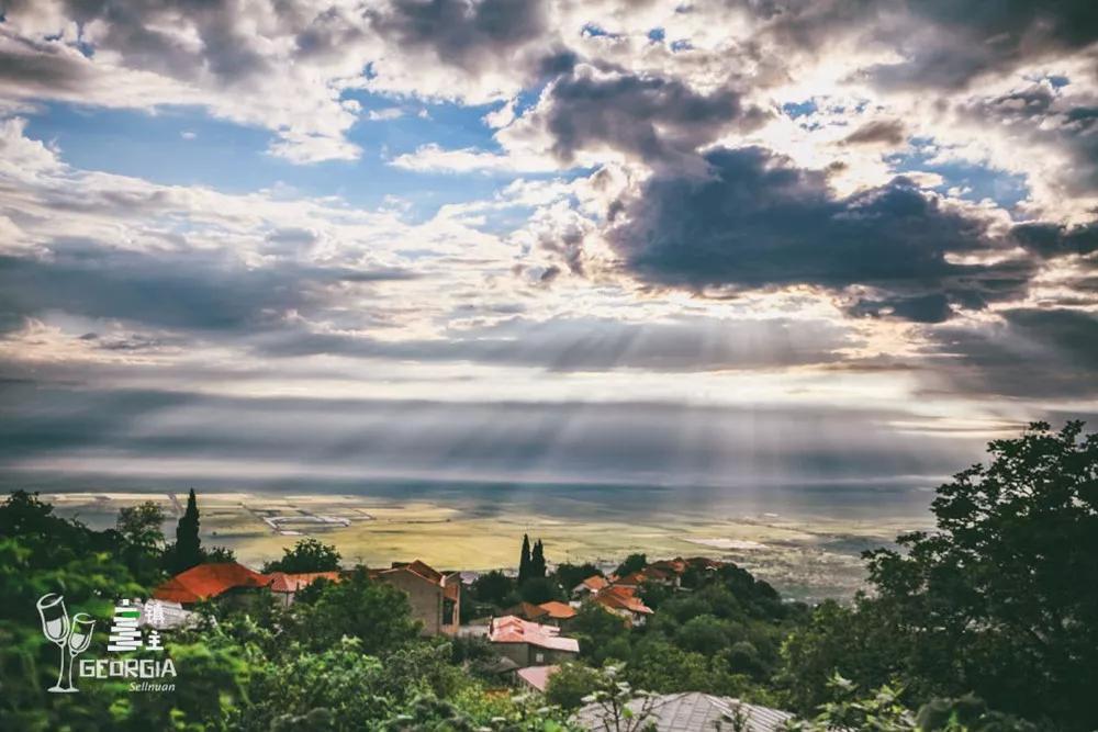 藏在山谷间的红酒小镇,藏在山谷的红酒小镇