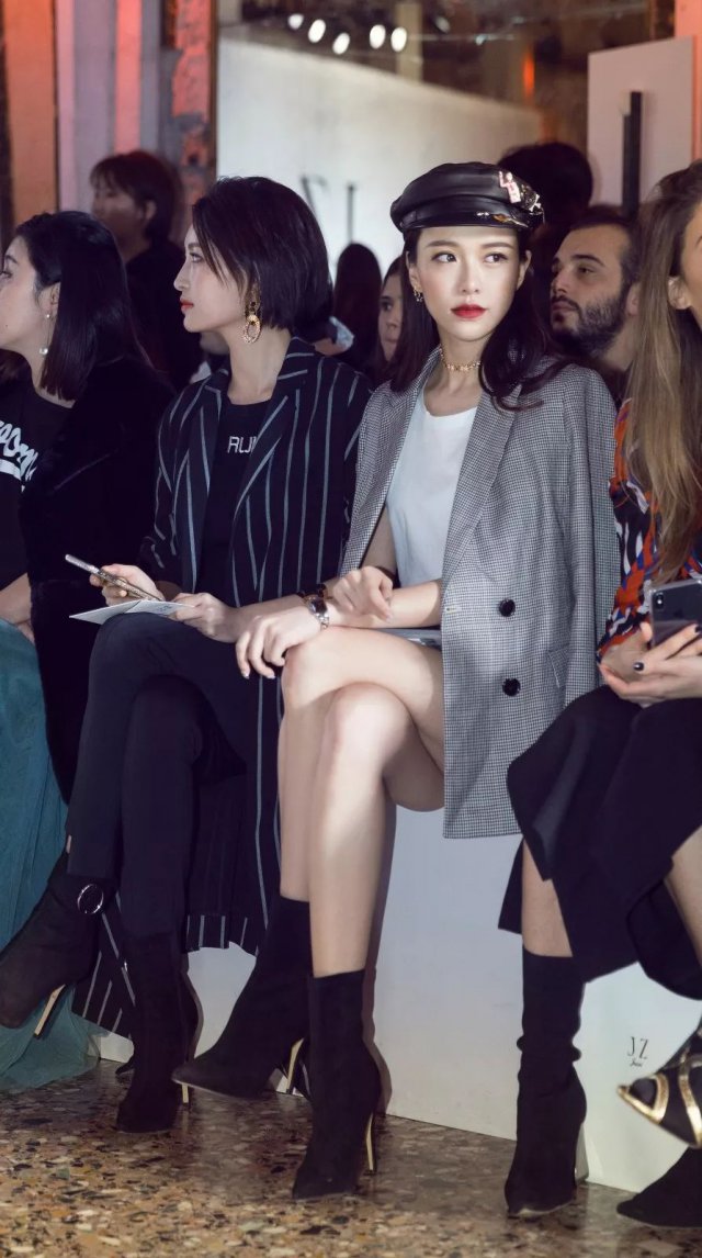 为了演戏放弃模特，但自带的“漫画腿”却让她被整个时尚圈记住了