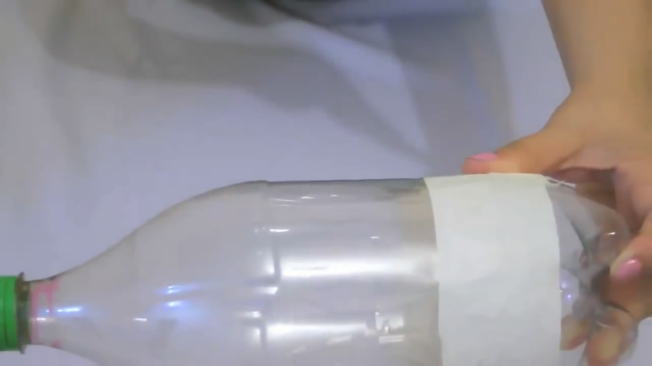 怎样用日常塑料瓶做储钱罐,储钱罐手工制作用塑料瓶