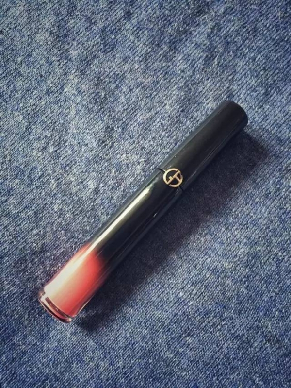 适合中年女性的口红颜色及品牌,第一次买口红买哪个好一点