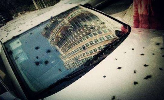 爱车被鞭炮炸伤了怎么办,车被鞭炮崩了可以保险吗