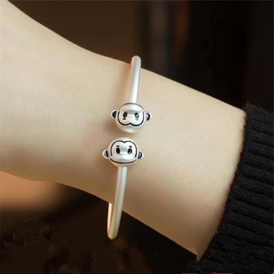 戴银饰都是些什么人,戴银饰好还是金饰好对身体好