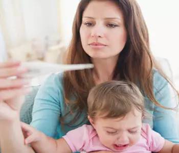 8个月宝宝“烧抽”了，宝宝发烧千万别做这些傻事！|亲子百科