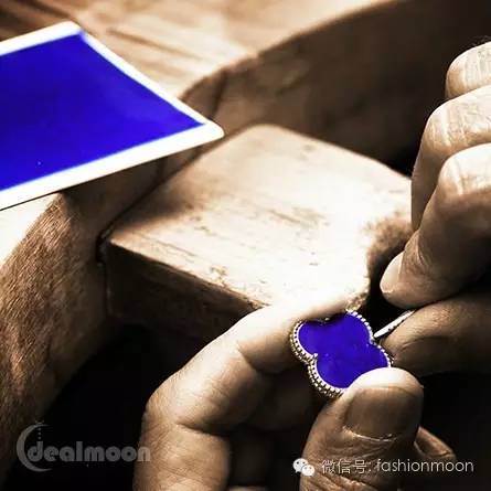 大家为什么喜欢梵克雅宝的四叶草,梵克雅宝luckyspring与四叶草谁保值