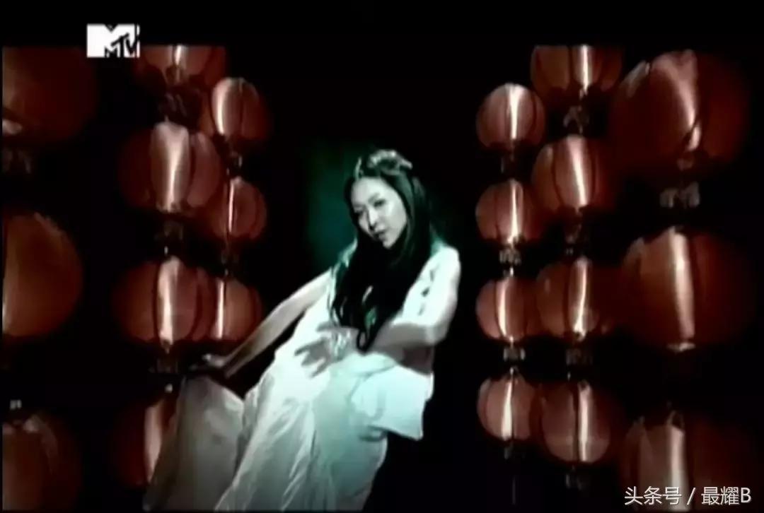 37岁的F小姐出道15年,不管怎么努力就是不红