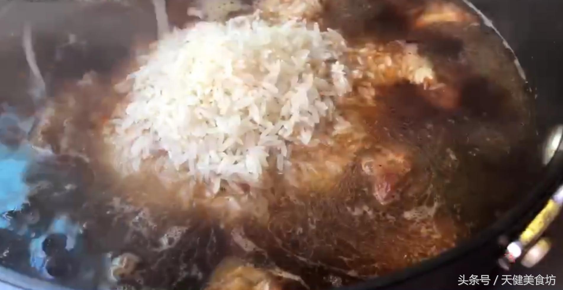 怎么用电饭煲做排骨饭视频窍门,用电饭锅做排骨焖饭怎么做好吃