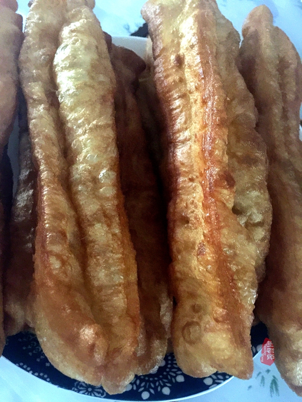 怎样炸出来的油条又软又好吃,奶香油条香酥蓬松的做法非油炸