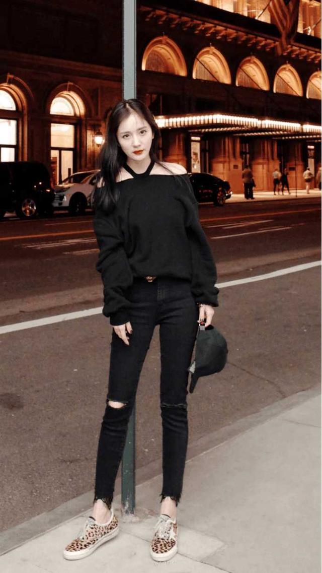 杨幂机场私服鞋,杨幂近期机场穿的鞋