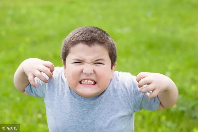 父母太胖小孩上不了学,孩子胖自卑不想上学怎么引导