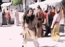 胡歌摔倒事件视频,胡歌摔倒全过程