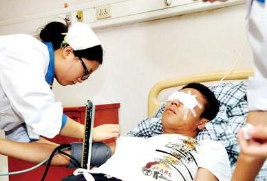 他是吊射门的亲历者，险被球迷废掉一只眼，如今成为球队忠臣