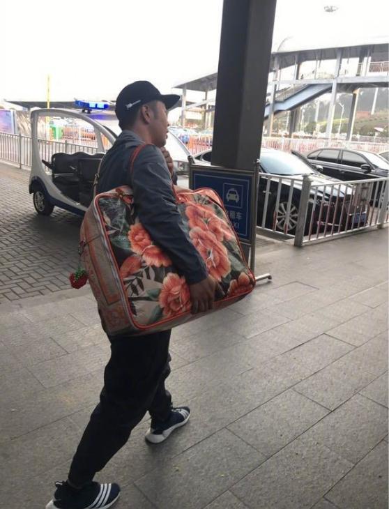 鹿晗展现惊人足球技术,鹿晗早期高街穿搭分享