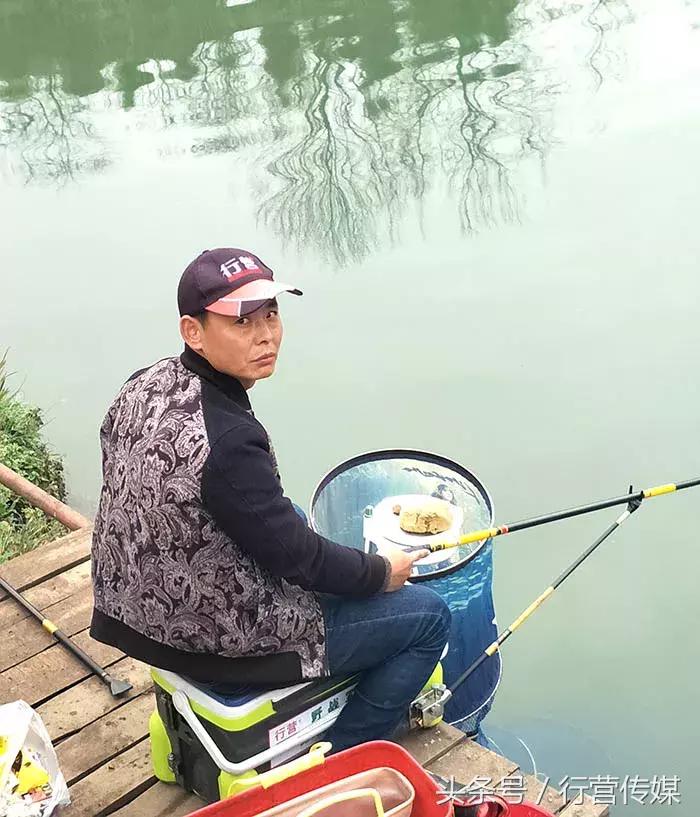 创意的发型,创新的钓鱼比赛,X11战队掐鱼赢得满“塘”彩!