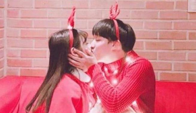 春季必试的情侣装搭配用桃花色为爱情加分！