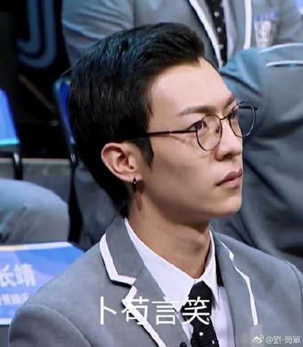 张艺兴朱正廷练舞,朱正廷张艺兴偶练互动