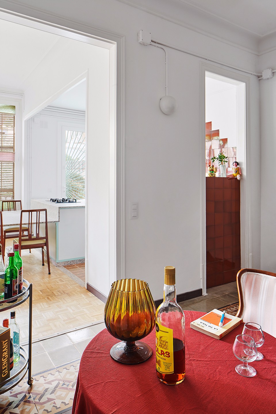 巴塞罗那ATABLE,II住宅:将桌子作为住宅的中心