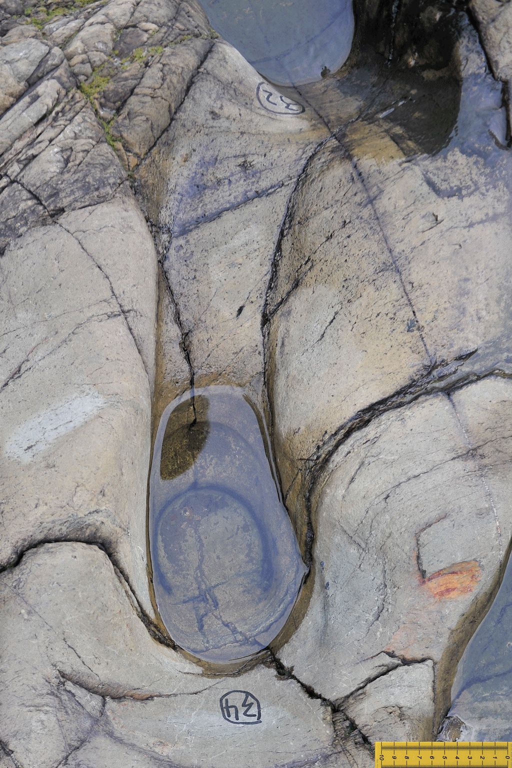 京西古道上的科学擂台：是蹄窝，还是壶穴？|争鸣