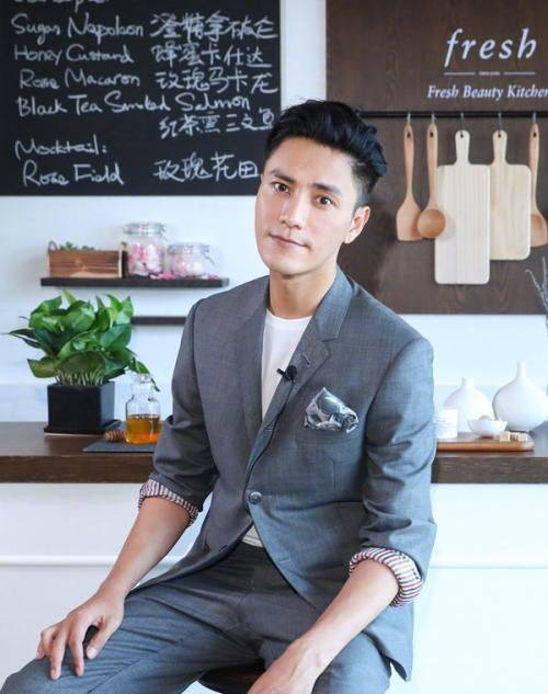 紫色果香小众身体乳,夏季奶香味身体乳推荐