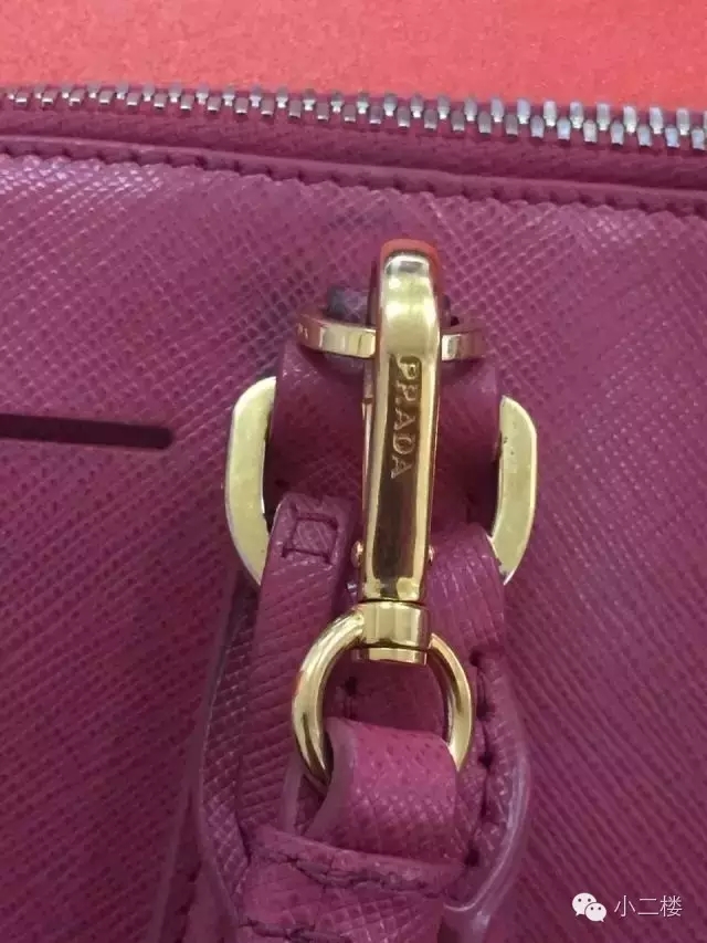 真假prada三角包,prada草编包辨真假