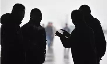 路边卖苹果手机的骗术,低价苹果手机套路骗局大揭秘