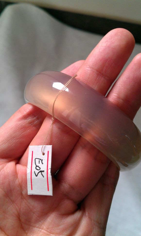 女人是水做的,玉石也会缺水快看看你戴着的女人吧!藏友必看!