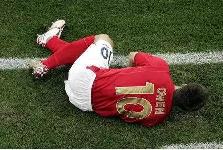 男儿有泪不轻弹中国军人,男儿有泪不轻弹天下足球