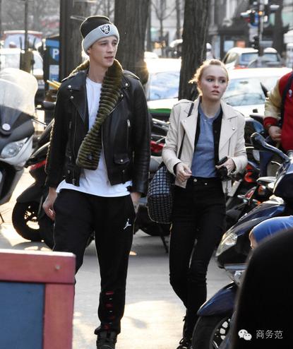 德普和艾梅柏离婚分了多少钱,德普首谈离婚完整视频