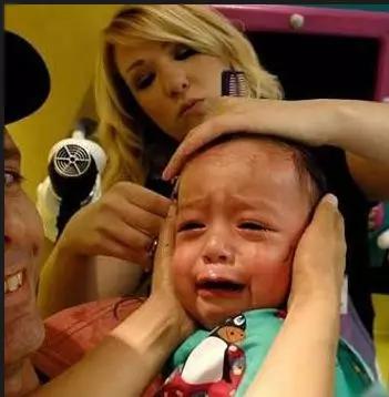 宝宝害怕剪头发怎么办,宝宝哭闹不剪头发怎么办