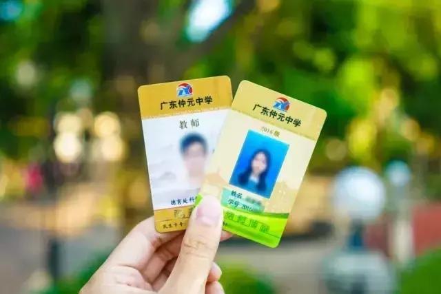 能考勤能就餐能挂号，坐公交还有半价优惠！番禺学生这张卡厉害了！