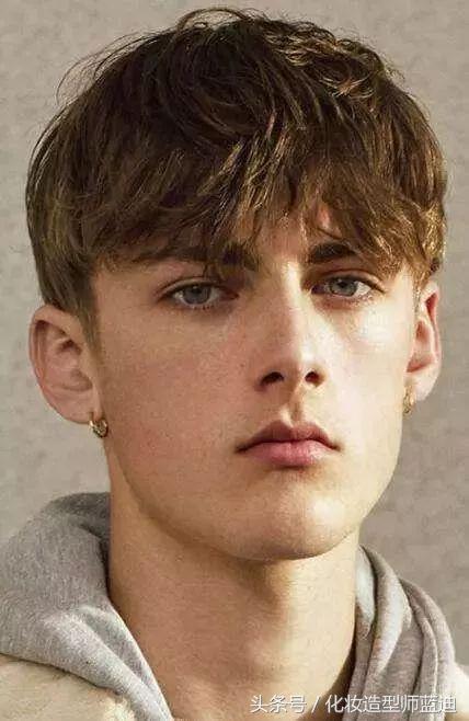 今年最潮流男士发型图片大全,男士发型成熟稳重免打理40岁
