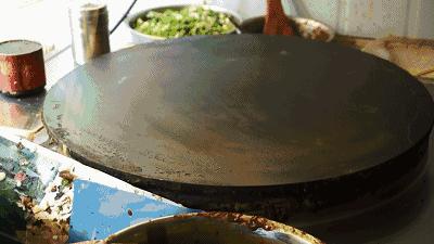 摆摊煎饼果子的面糊做法,摆摊做煎饼果子面糊的诀窍