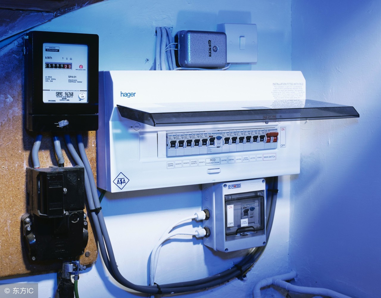 电工接线开关控制零线还是火线,漏电保护开关和空气开关区别图