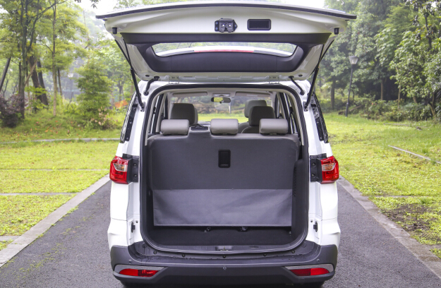 居家suv性价比高油耗低价格实惠,北汽幻速h3f豪华版与尊贵版区别