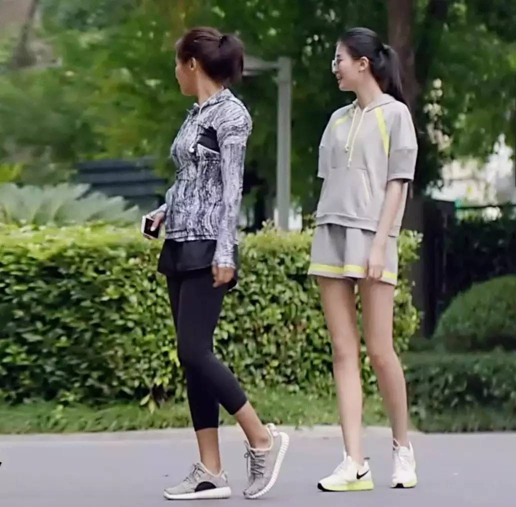 欢乐颂的安迪晨跑带的手表,欢乐颂安迪晨跑完给包总做早餐